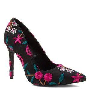 Black & Fuchsia embroidered floral Pump